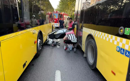 Aynı Noktada 2 İETT Otobüsü Çarpıştı: Motosikletli Aile Mucizeyle Kurtuldu