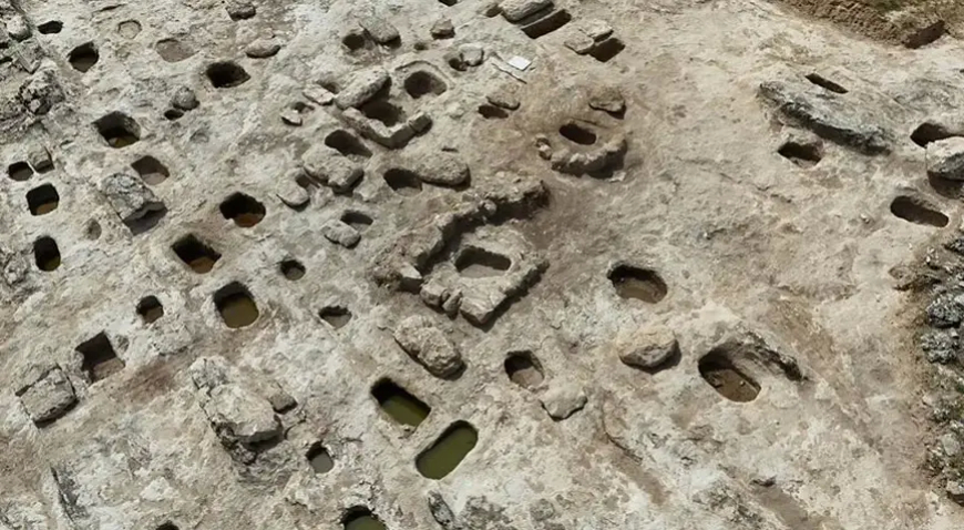 “79 Gizemli Mezar: 2 Bin 300 Yıllık Sır Gün Işığına Çıktı”