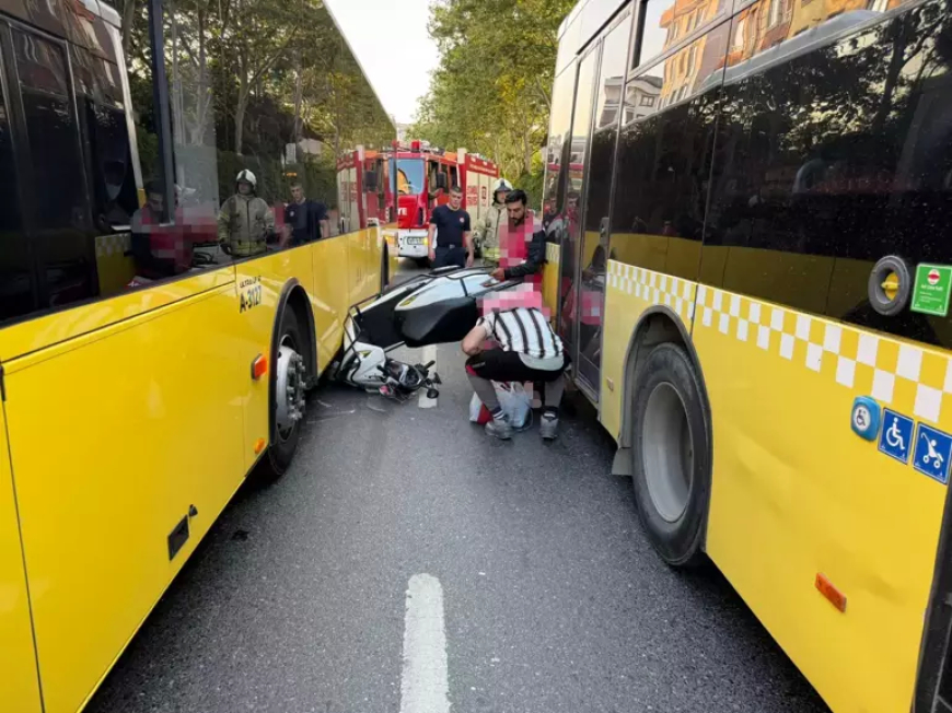 Aynı Noktada 2 İETT Otobüsü Çarpıştı: Motosikletli Aile Mucizeyle Kurtuldu