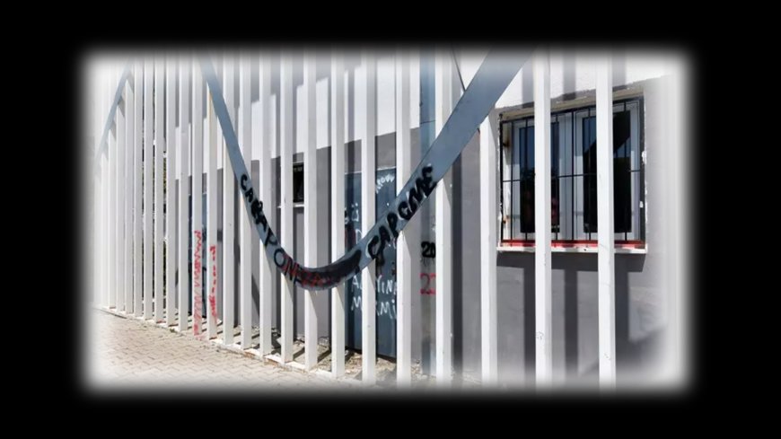 Bornova’da Pazaryerine Vandallık Saldırısı: Camlar Kırıldı, Duvarlara Yazılar Yazıldı