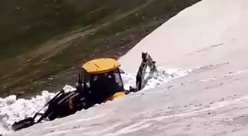 Kars Yaylalarında Karla Mücadele Devam Ediyor