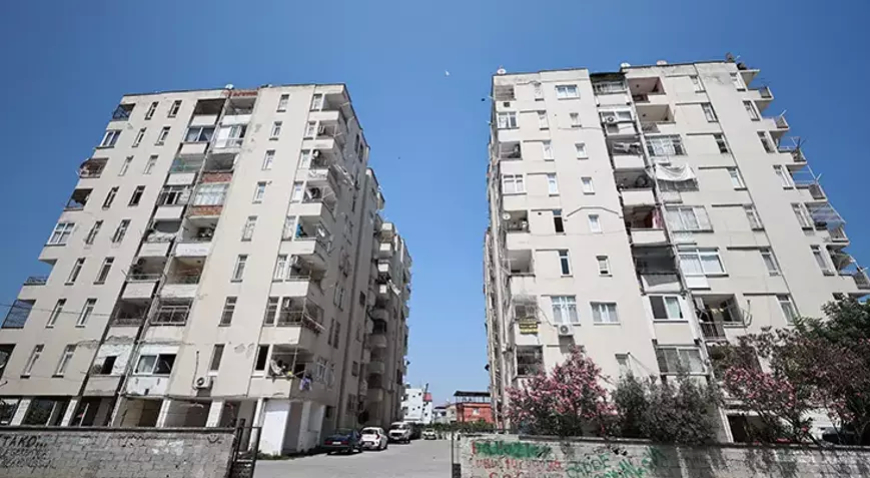 Tarsus’ta Siteye Dadanan Maymun İçin Kafesli Önlem