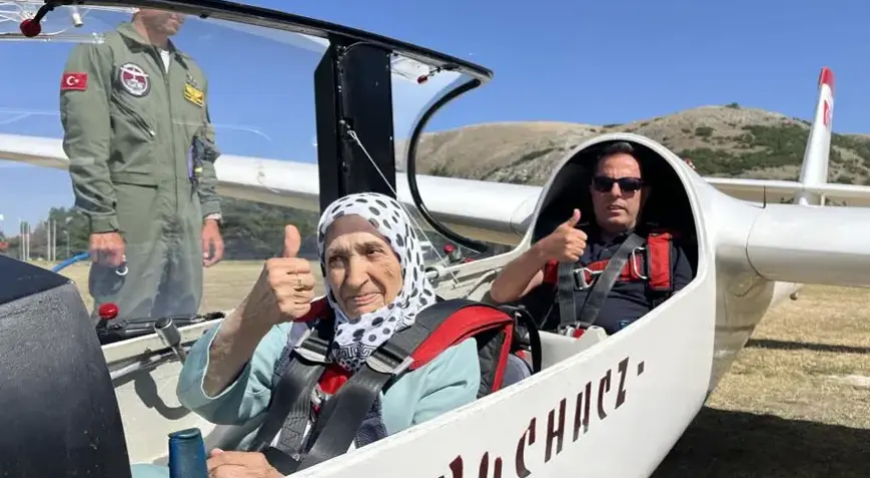 83 Yaşındaki Mürüvvet Teyze’nin Hayali Gerçek Oldu: Kokpite Oturdu, 700 Metreden Manzarayı İzledi