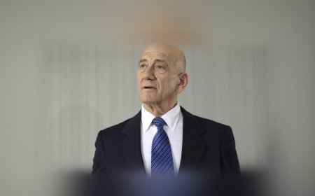 Ehud Olmert’ten İsrail’e Sert Eleştiri: “Gazze’de Kurulacak Yardım Kenti Toplama Kampı Gibi”