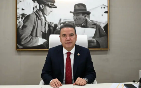 Tutuklu Antalya Büyükşehir Belediye Başkanı Muhittin Böcek Kalp Rahatsızlığı Nedeniyle Hastaneye Kaldırıldı