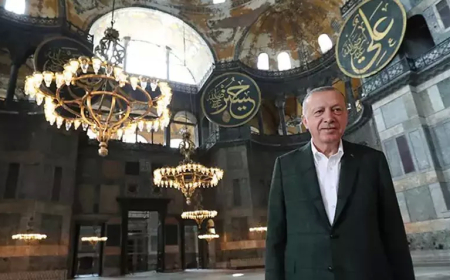 Cumhurbaşkanı Erdoğan’dan Ayasofya Paylaşımı: “Dirilişi Görmeyi Nasip Eden Rabbime Şükürler Olsun”