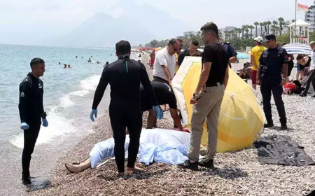 Antalya Konyaaltı Sahili’nde Falezlerden Düşen Kişinin Cansız Bedeni Bulundu
