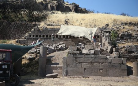 Assos’ta 3 Bin 500 Yıllık Sütunlu Galeri Ortaya Çıkarılıyor