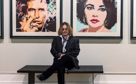 Johnny Depp’ten Yeni Sanat Koleksiyonu: “A Rose Is a Rose” ve “Add the Light” Satışa Sunuldu