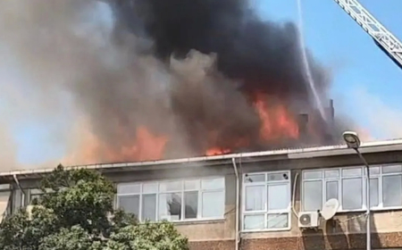 Üsküdar’da 4 Katlı Binanın Çatısında Yangın Çıktı