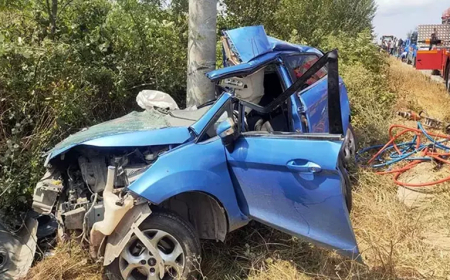 Sakarya’da Feci Kaza: Direğe Çarpan Otomobilde 14 ve 10 Yaşındaki Kardeşler Hayatını Kaybetti