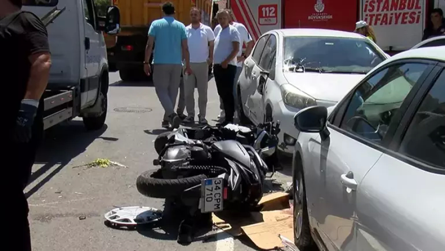 Üsküdar'da Dehşet Anı: Hafriyat Kamyonunun Çarptığı Araç Devrildi, Motosiklet Sürücüsünün Ayağı Koptu