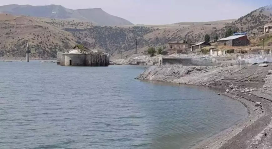 Sular Çekildi, Tarih Ortaya Çıktı: Karakurt Barajı’nda Eski Köy Gün Yüzüne Çıktı