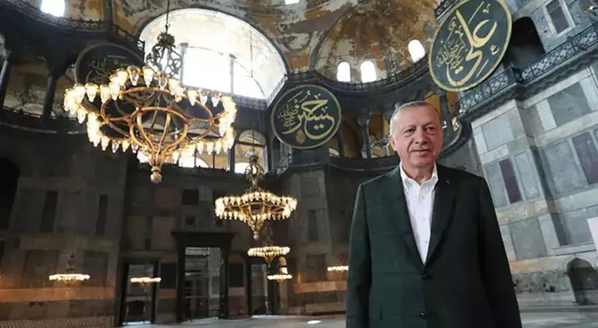 Cumhurbaşkanı Erdoğan’dan Ayasofya Paylaşımı: “Dirilişi Görmeyi Nasip Eden Rabbime Şükürler Olsun”