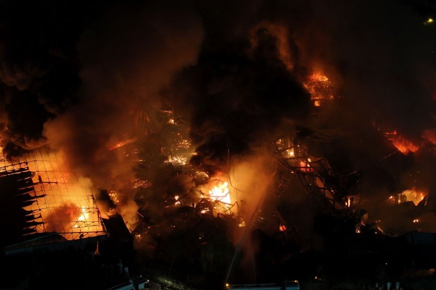 İstanbul Çekmeköy'de Elyaf ve Sünger Fabrikasında Yangın: Kontrol Altına Alındı