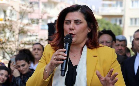 Özlem Çerçioğlu CHP’den İstifa Etti Ak Parti'ye katıldı!
