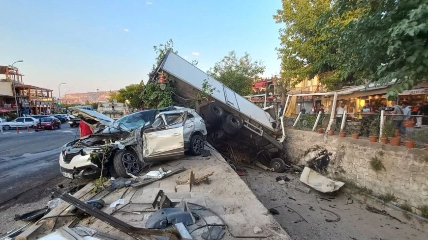 Nevşehir'de Freni Patlayan Kamyon Dehşet Saçtı: 6 Yaralı