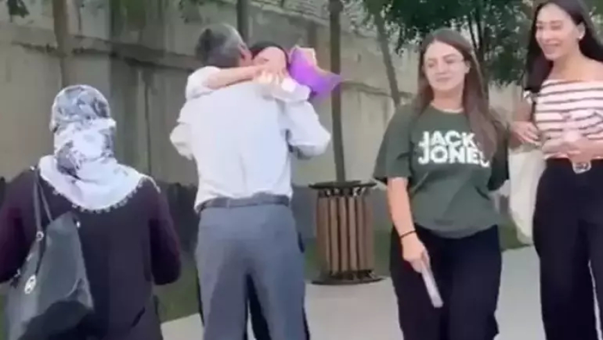 Muş’ta Baba-Kızın YKS Sevinci: Çiçekle Başlayan Mutluluk Yeditepe Üniversitesi’ne Taştı