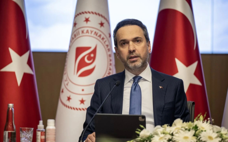 Bakan Bayraktar: Kasım-Aralık’tan İtibaren Türkiye’ye Sıvılaştırılmış Doğal Gaz Gelmeye Başlayacak