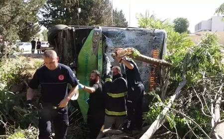 Antalya’da Halk Otobüsü Kazası: Şoför Hayatını Kaybetti