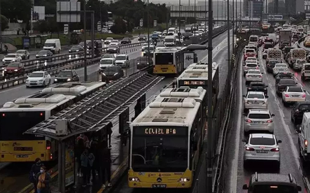 İBB Meclisi, 30 Yaş Üstü Öğrencilerin Ulaşım İndirimini Yüksek Lisans ve Üzeri ile Sınırladı