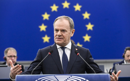 Polonya Başbakanı Tusk’un Aracı Korumaların Önünden Çalındı