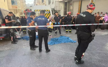 Esenyurt’ta Servis Minibüsü Anne ve Oğluna Çarptı: Küçük Çocuk Hayatını Kaybetti