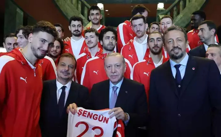 Cumhurbaşkanı Erdoğan, Gümüş Madalya Alan A Milli Basketbol Takımını Kabul Etti
