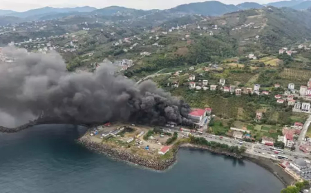 Trabzon’da Alışveriş Merkezinde Yangın: Yoğun Duman Yolu Kapladı