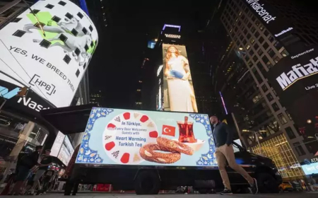 Times Meydanı’nda Türk Çayı ve Simit İkramı