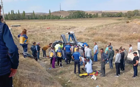 Çorum’da düğün konvoyunda kaza: 2 yaralı