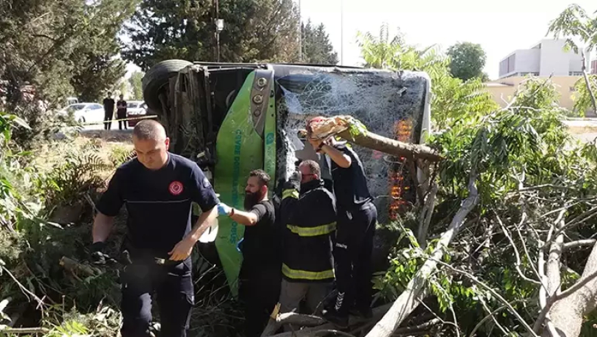 Antalya’da Halk Otobüsü Kazası: Şoför Hayatını Kaybetti