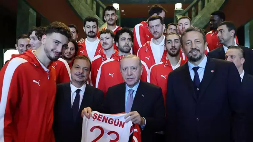 Cumhurbaşkanı Erdoğan, Gümüş Madalya Alan A Milli Basketbol Takımını Kabul Etti