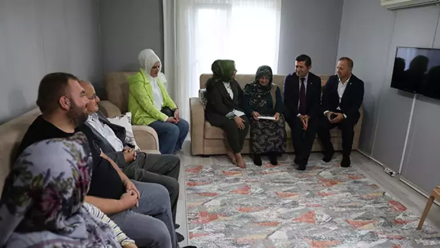 Çiğdem Erdoğan, Cumhurbaşkanı Erdoğan’ın “Terörsüz Türkiye” Mektubunu Şehit Ailesine Teslim Etti