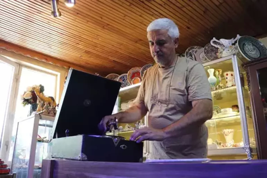 Eskişehir’de antikacılar, değerli eşyaların fark edilmediğine dikkat çekiyor