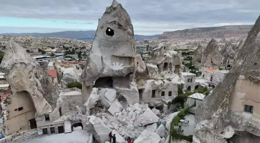 Göreme’de Bir Peribacası Kısmen Yıkıldı, AFAD ve Uzmanlar İnceleme Yapıyor
