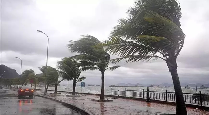 Hong Kong’da Süper Tayfun Ragasa Alarmı: 700’den Fazla Uçuş İptal