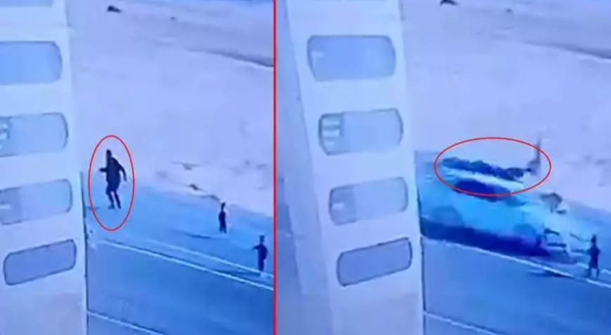 Ağrı’da Yola Fırlayan Çocukları Kurtarmak İsterken Hayatını Kaybetti