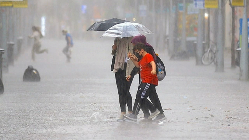 Meteoroloji Uyardı: Sıcaklıklar 10 Derece Birden Düşecek, Sağanak Geliyor