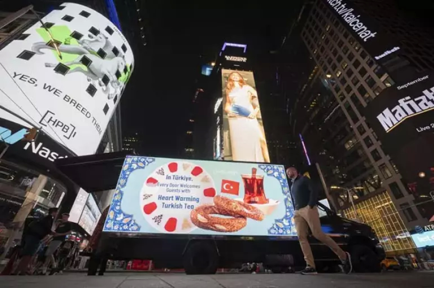 Times Meydanı’nda Türk Çayı ve Simit İkramı