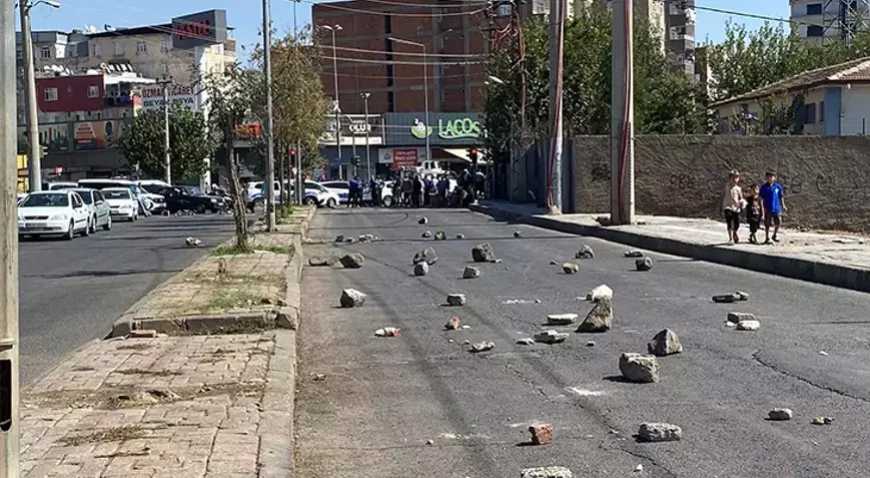 Diyarbakır’da 30 yıllık tapu kavgası: Hak sahipleri yolu taşlarla kapattı