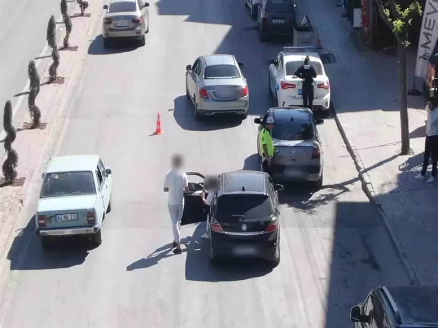 Konya’da Ehliyetsiz Sürücü, Polis Denetiminden Kaçmak İçin Eşiyle Yer Değiştirdi