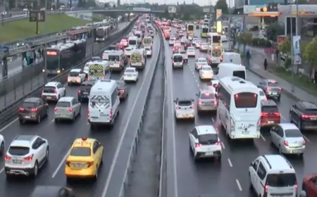 İstanbul’da Yağmur Trafiği Felç Etti: Yoğunluk Yüzde 80’e Ulaştı
