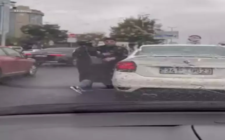 Kadıköy’de Trafikte Gergin Anlar: Yolcu İndiren Sürücü Küfürler Savurdu