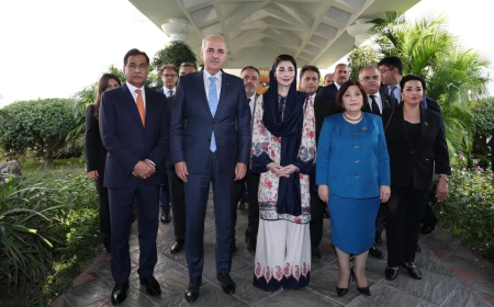 TBMM Başkanı Kurtulmuş, Pakistan’da Pencap Eyaleti Başbakanı ile Görüştü