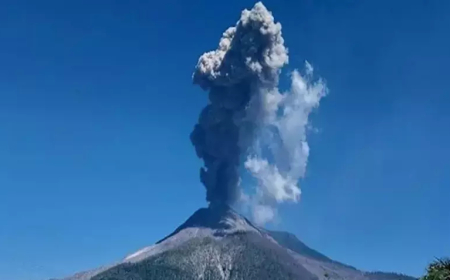 Endonezya’da Lewotobi Laki-Laki Yanardağı Patladı
