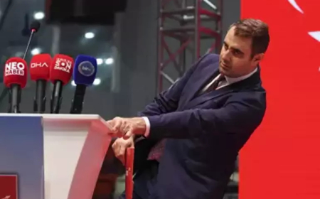 CHP İzmir İl Kongresi’nde Tek Aday Çağatay Güç Baygınlık Geçirdi, Seçimi Kazandı