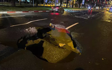 İstanbul’da Sağanak Yağış Etkili Oldu: Vatan Caddesi’nde Yol Çöktü, Alt Geçitleri Su Bastı
