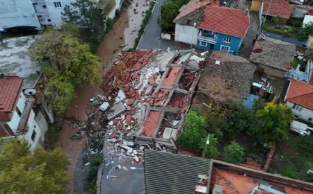 Balıkesir Sındırgı’da 6.1’lik Deprem: 3 Boş Bina ve 2 Katlı Dükkan Yıkıldı, 22 Kişi Yaralandı