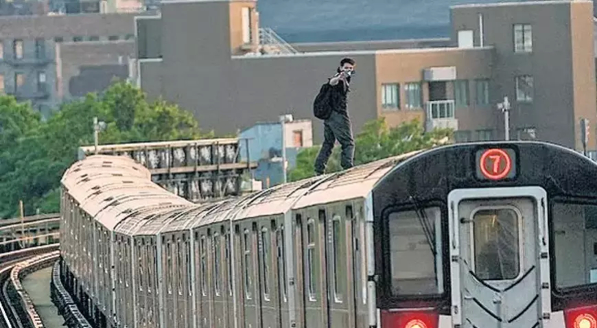 New York’ta Metro Sörfü Faciası: İki Kız Çocuğu Hayatını Kaybetti
